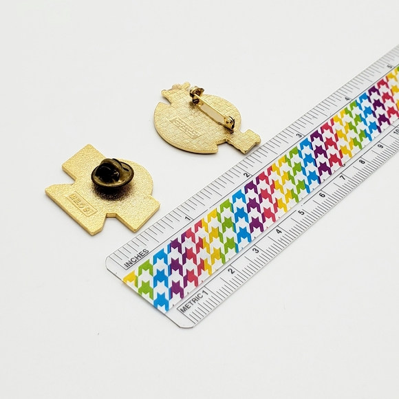 HARD ROCK CAFE pinbacks Montreal and Los Angeles collectible rock and roll - Picture 4 of 7